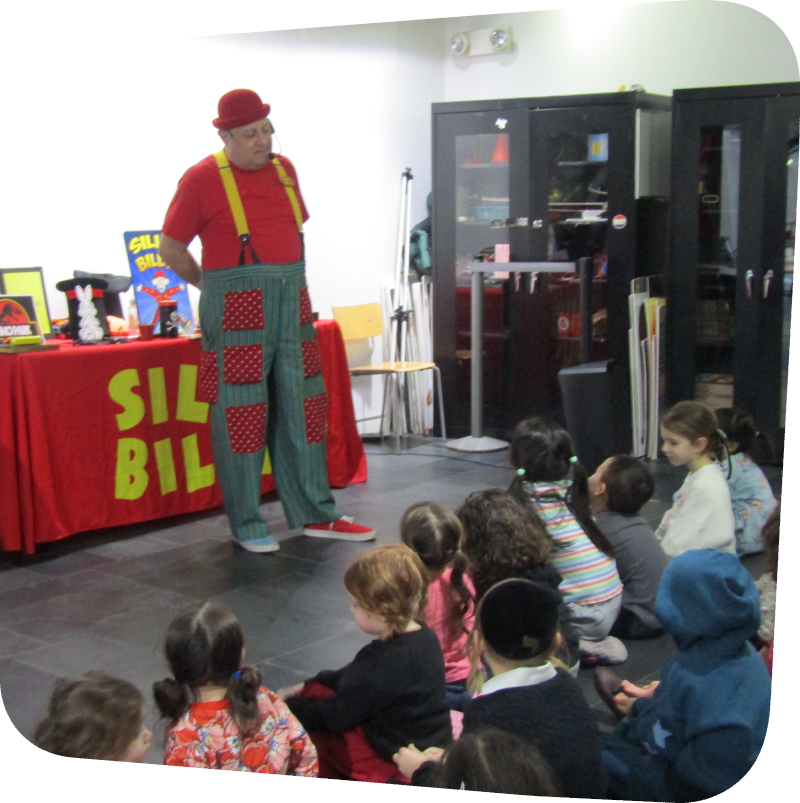 silly billy performing to kids in the gallery